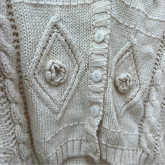 Vintage 80s 90s Nuggets cream crochet cable knit rosette button up cardigan - Picture 3 of 6